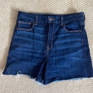 AMERICAN EAGLE CURVY SHORTIES